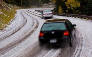 车辆在结冰路面行驶技巧